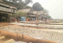 Mengintip Kehidupan di Pulau Setengah Tahun