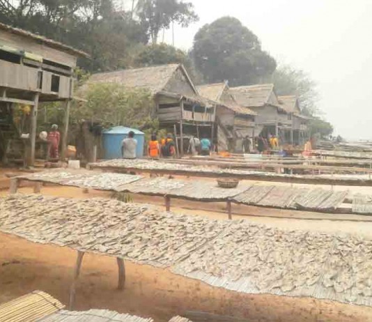 Mengintip Kehidupan di Pulau Setengah Tahun
