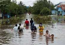 Usai Hirup Asap  Dikepung Banjir