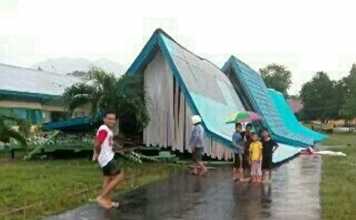 Aula Kantor Camat Roboh