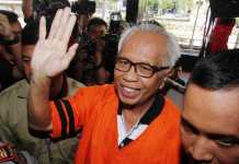 DIPERINTAHKAN BUANG PONSEL