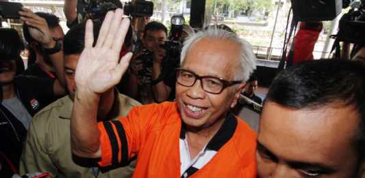 DIPERINTAHKAN BUANG PONSEL