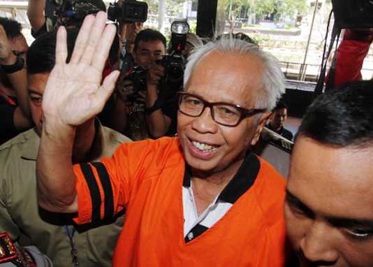DIPERINTAHKAN BUANG PONSEL