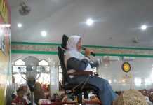 Mamah Dedeh Ceramah di Masjid al-Amin Sintang