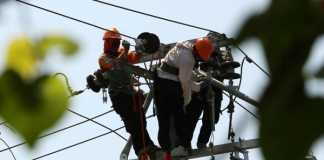 Petugas PLN akan Lebih Sering Manjat Tiang Listrik