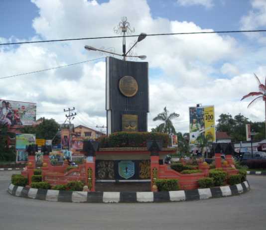 Lampu Merah di Bundaran Tugu Adipura Sudah seperti Tugu