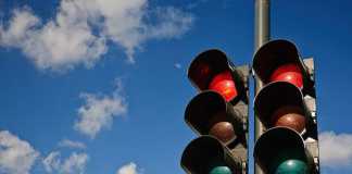 Traffic Light Simpang Empat Parit Mayor Amburadul