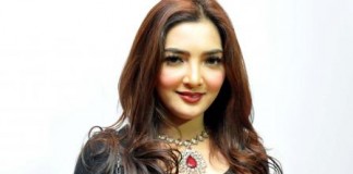 Belahan Gaun Ketinggian