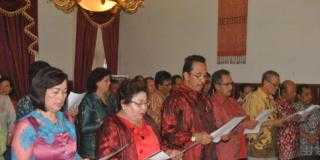 Raih Gelar Doktor, Akim Gelar Misa Syukur