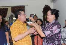 Uskup Sanggau Doakan Simon Penjang Umur