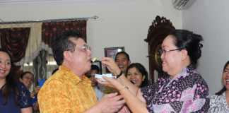 Uskup Sanggau Doakan Simon Penjang Umur