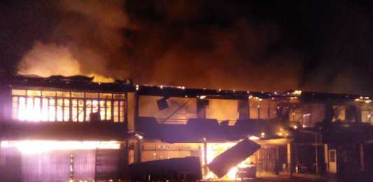 Sembilan Ruko Sungai Pinyuh Tinggal Puing