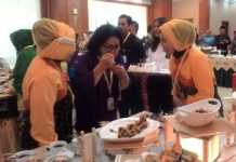 Sambas Andalkan Nasi Ketupat Pindang Kering