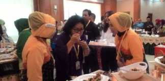 Sambas Andalkan Nasi Ketupat Pindang Kering