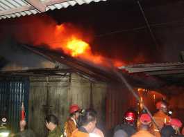 Delapan Kios Pasar Tengah Terbakar