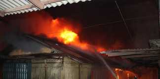 Delapan Kios Pasar Tengah Terbakar