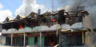 20 Menit, 15 Ruko Di Sekayam Ludes