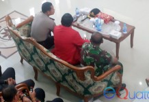 Posisi Duduk Cornelis Dikritik Panwaslu