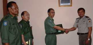 BPN Serahkan Sertifikat Lapangan Tanjungpura dan RSUD Agoesdjam