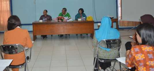 Bidan Desa Dapat Bantuan Alat Rapid Test Untuk Wanita Hamil