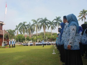 Seluruh PNS di lingkungan Pemkot Pontianak mengikuti Upacara Peringatan HUT Korpri ke-44