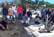 Bigets Bersihkan Makam