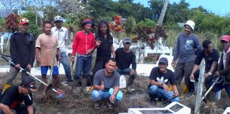 Bigets Bersihkan Makam