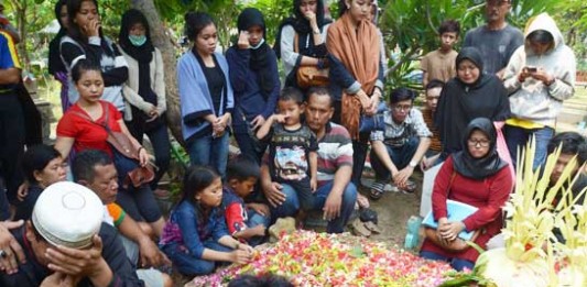 Tiga Korban Dikubur dalam Satu Liang Lahat