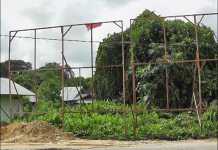 Dua Baliho Paslon Rusak Diterjang Angin Kencang