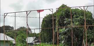 Dua Baliho Paslon Rusak Diterjang Angin Kencang