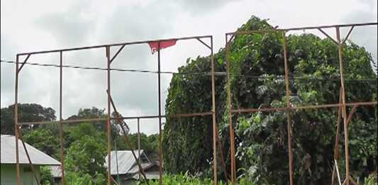 Dua Baliho Paslon Rusak Diterjang Angin Kencang