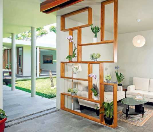 Sekat Transparan untuk Rumah Terbatas