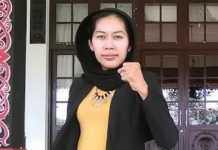 Bidan PTT Berjuang Sembari Mengurut Dada