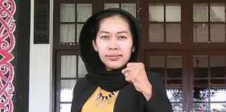 Bidan PTT Berjuang Sembari Mengurut Dada