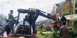 Sempat Bersitegang, Lapak dan Kios di Ayani II Dibongkar