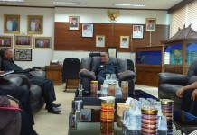 Ruang Sidang Sempit dan Panas