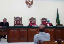 Kursi Terpidana Candi di Dewan Diujung Tanduk