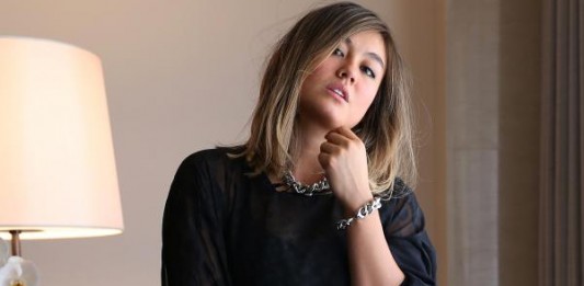 Tatapan Menggoda