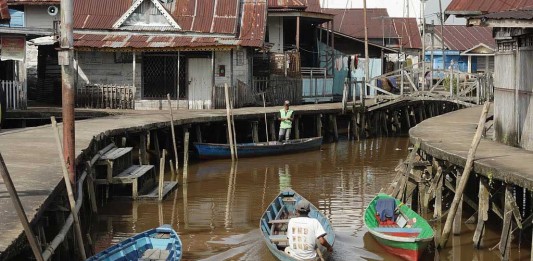 Stigma Kampong Beting, Salah Siapa?