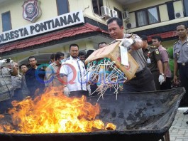 Sabu Rp1,6 M Dikubur Ratusan Bong Dibakar