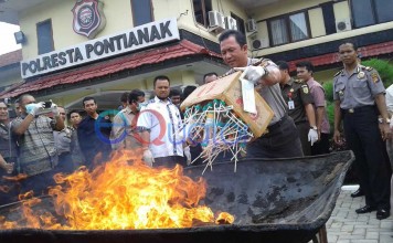 Sabu Rp1,6 M Dikubur Ratusan Bong Dibakar