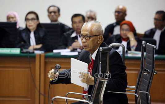 OC Kaligis Akhirnya Mengaku Beri Dolar Ke Panitera PTUN