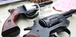 Warga Temajuk Serahkan 25 Senpi Rakitan