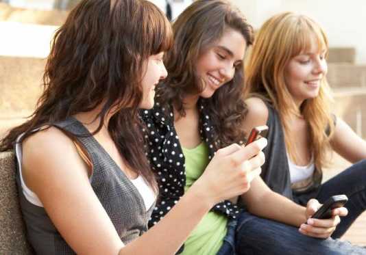 Isi Kuota Internet, Bonus Teman Berbuka Puasa