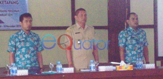 Gelar Sosialisasi Perizinan di Sandai dan Simpang Hulu