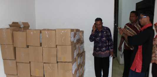 60 Pesekerja Lipat Surat Suara