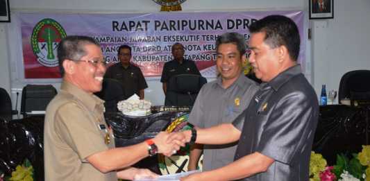 Bupati Sampaikan Jawaban Eksekutif