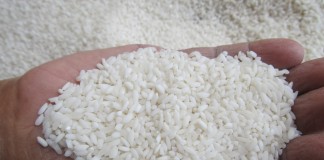 Beras Bercampur Plastik Bikin Panik Warga Sanggau