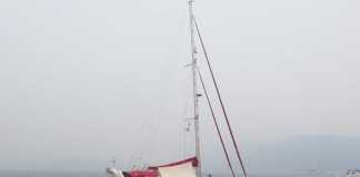 Yacht Asal Swiss Mogok di Laut