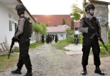 Dikawal Dua Polisi Bersenjata SS-1